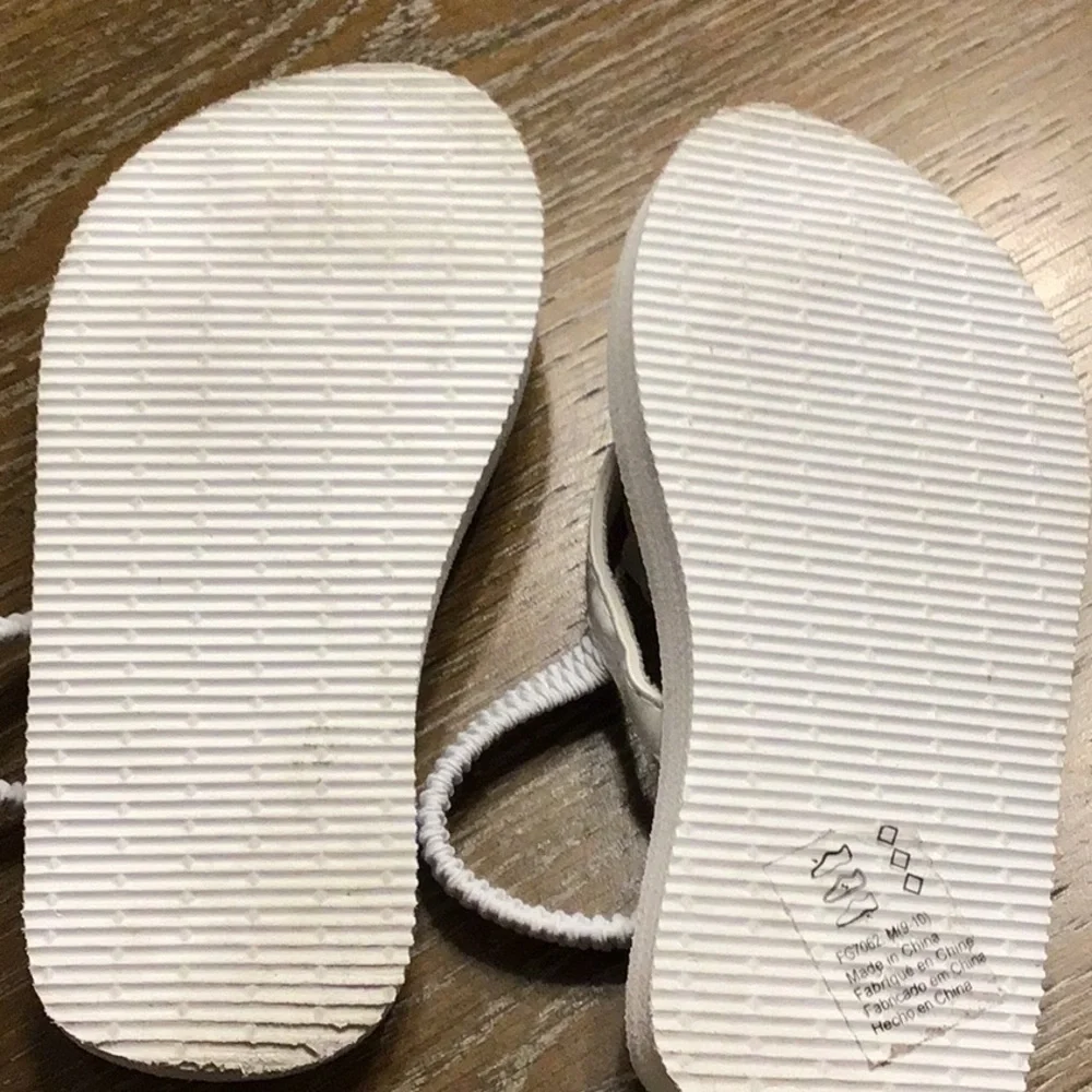 EUC Flower Girl Flip Flops
